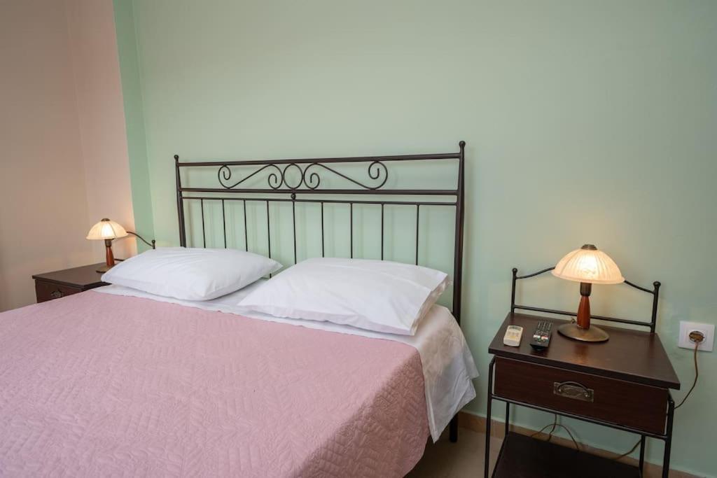 Postel nebo postele na pokoji v ubytování Vasilakis Apartment