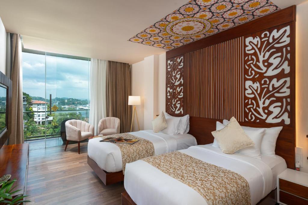 Postel nebo postele na pokoji v ubytování Grand Serendib Hotel