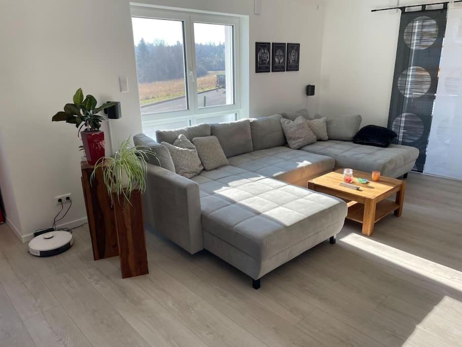 a living room with a couch and a coffee table at 3Z-Neubau Ⅰ Balkon Ⅰ TG-Parkplatz Ⅰ Messe Nürnberg in Heilsbronn