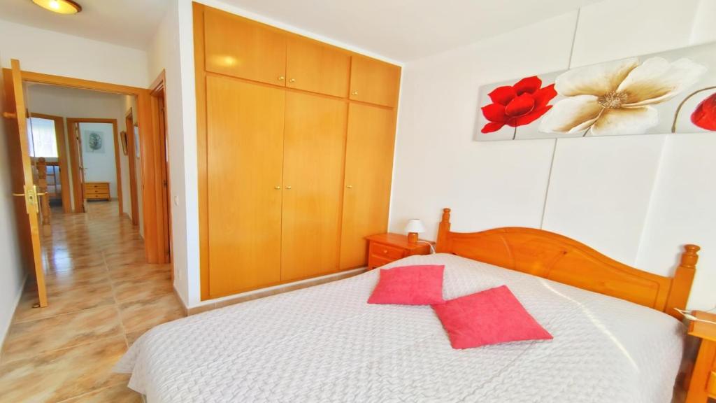 Posteľ alebo postele v izbe v ubytovaní VACAY Villa Mateua, a paso de playa, en Costa Brava, L'Escala!