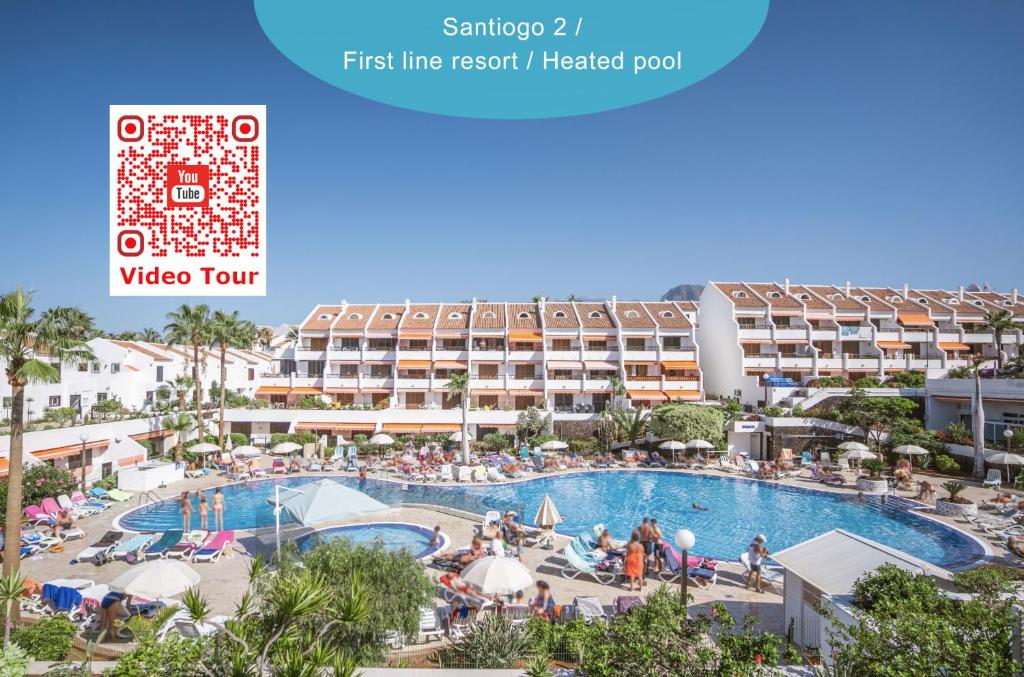 vista para a piscina no resort em GO2TENERIFE Apart'Valan Family Santiago 1 em Playa de las Americas