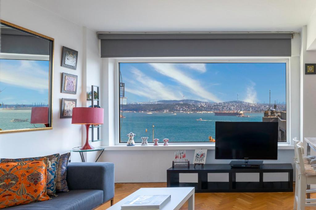 En tv och/eller ett underhållningssystem på Bosphorus 6
