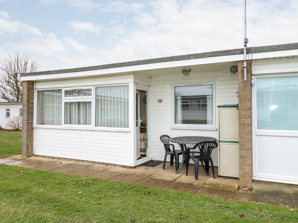 Chalet 12, Great Yarmouth (updated prices 2024)