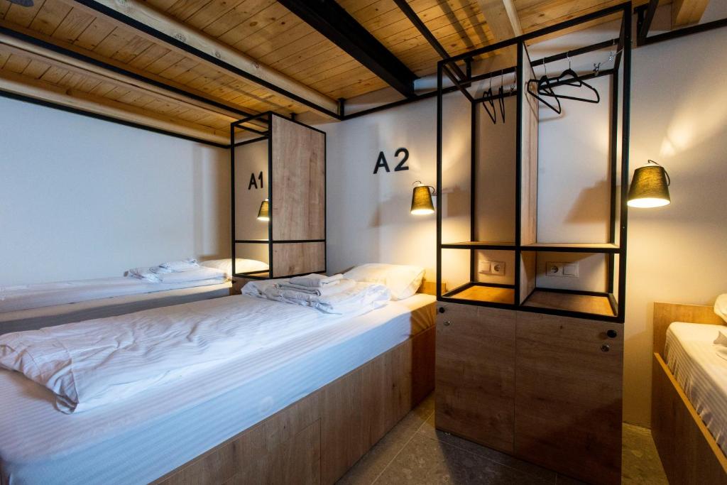 Postel nebo postele na pokoji v ubytování Khada Hostel
