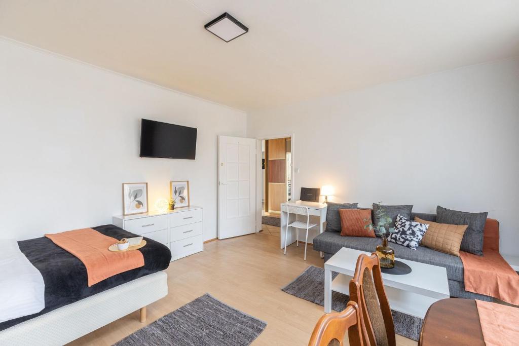 Televízia a/alebo spoločenská miestnosť v ubytovaní ROOM, Pirenejska 20 Cozy Rooms