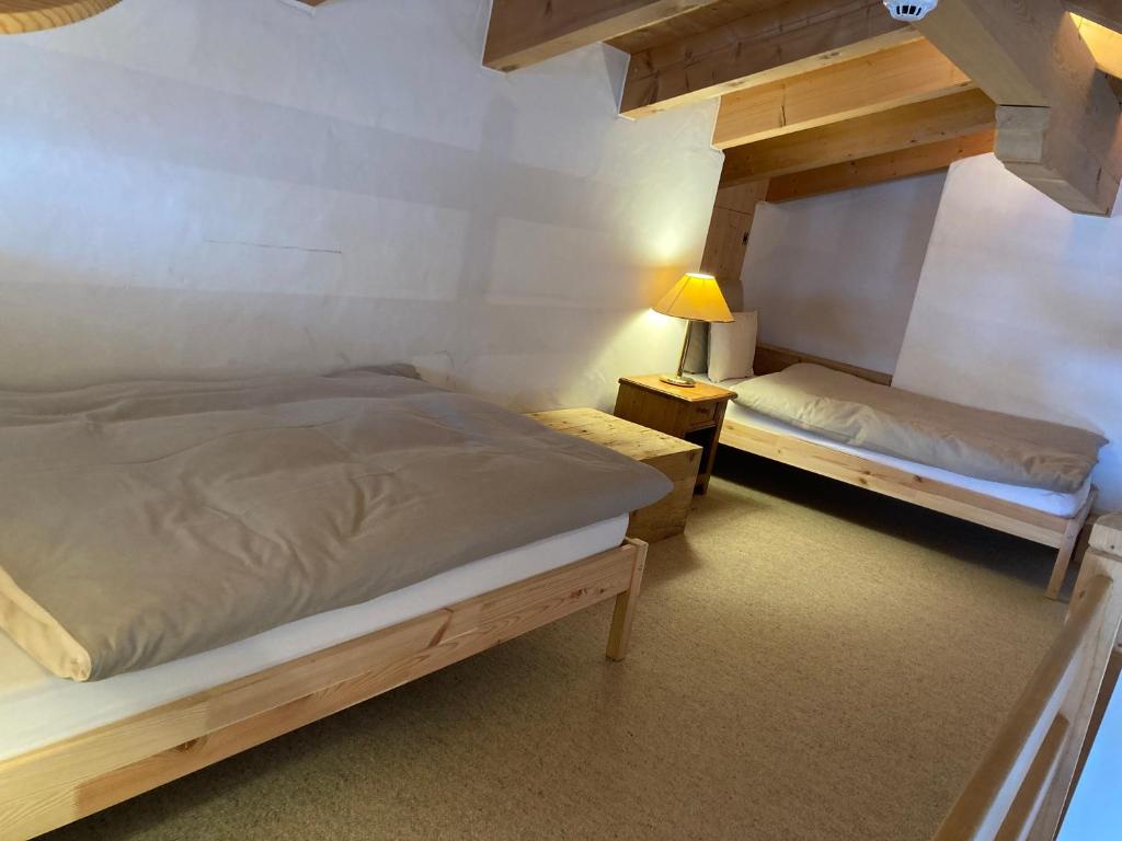 Postel nebo postele na pokoji v ubytování Hotel Alpenrose mit Gourmet-Restaurant Azalée
