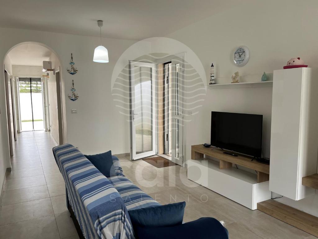 A seating area at Villa Alysa - spiaggia a 400m By Cala Salento