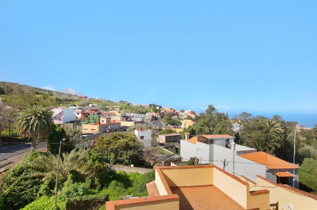 - une vue sur la ville depuis le toit d'une maison dans l'établissement Estudio en el corazón de Tacoronte, à Tacoronte