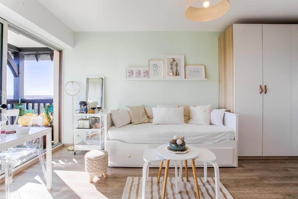 Część wypoczynkowa w obiekcie Appartement cosy avec vue imprenable sur Cabourg - accès direct plage - proche centre ville