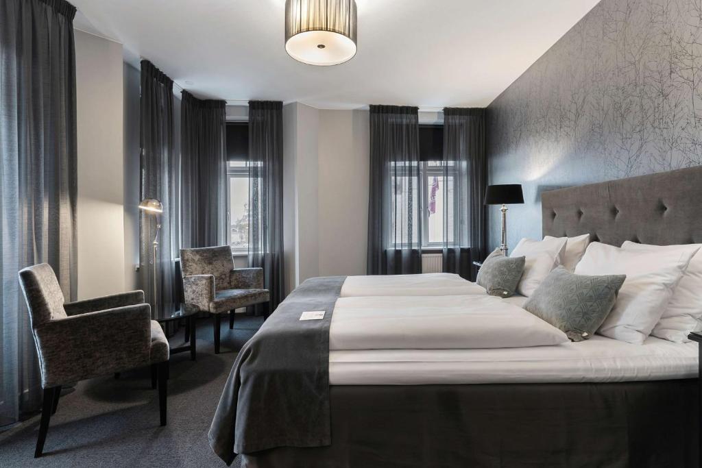 En eller flere senge i et værelse på Hotel Kronjylland