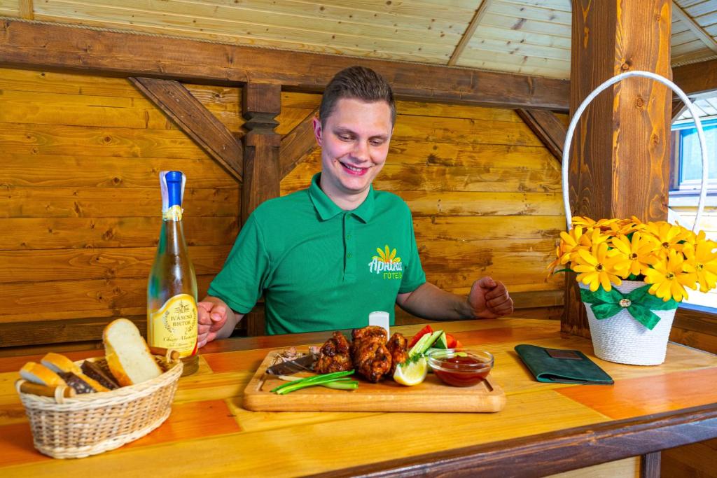Jídlo v hotelu nebo okolí