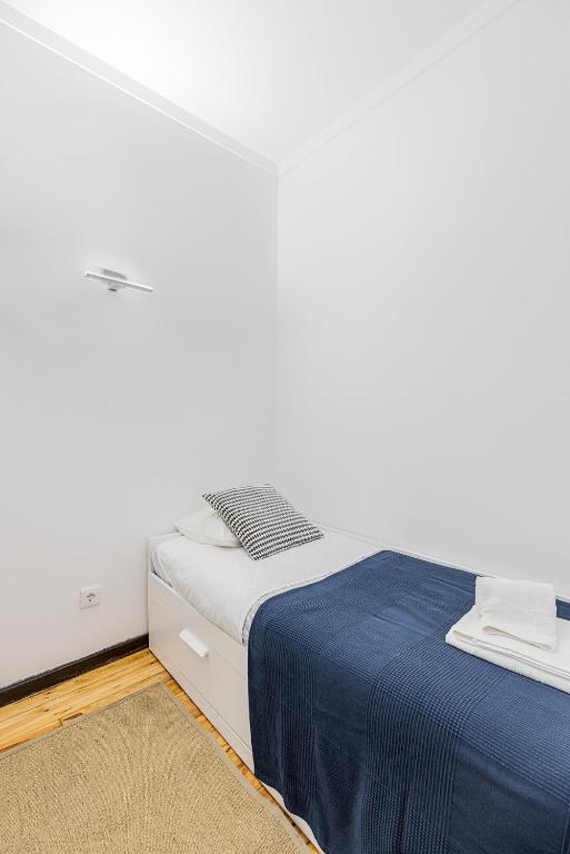 A Lodge in Blue - 12