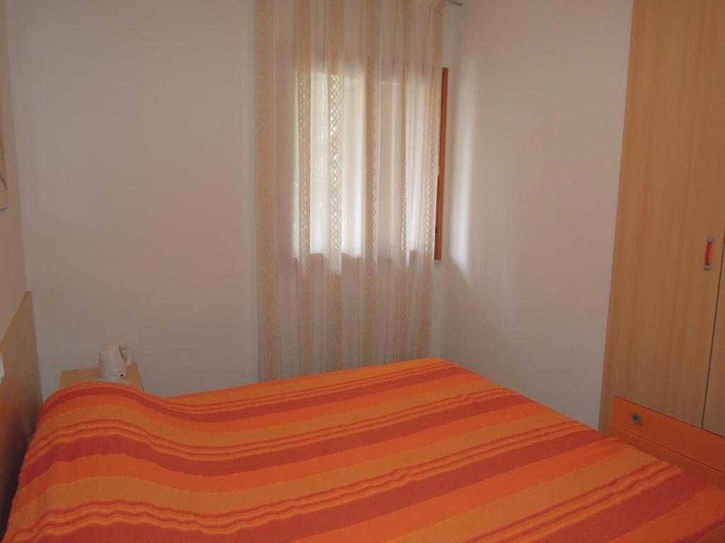 A bed or beds in a room at Villa with garden and barbeque 250m from the sea
