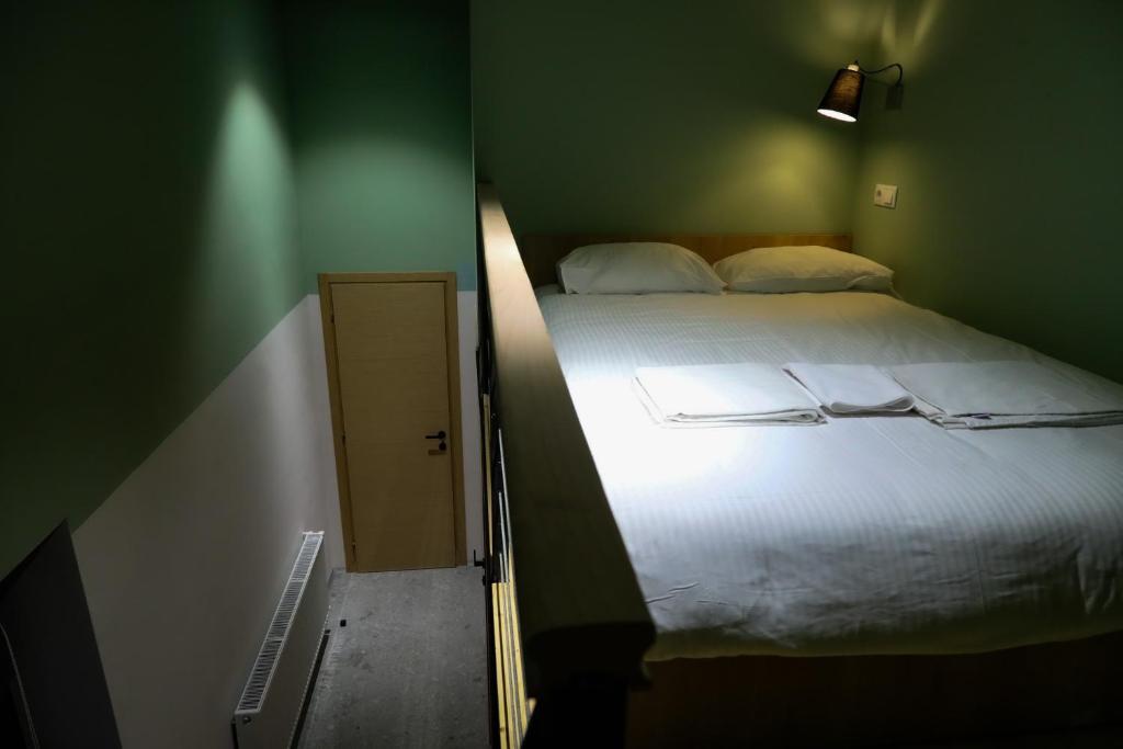 Postel nebo postele na pokoji v ubytování Khada Hostel