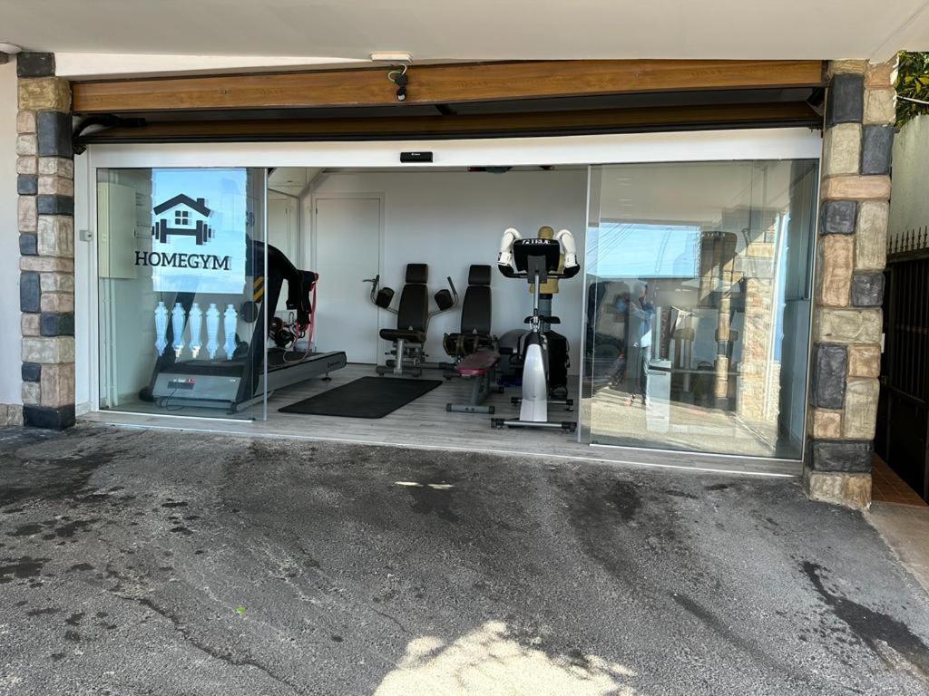Posilňovňa alebo fitness centrum v ubytovaní Tenerife Sur Habitación de Lujo