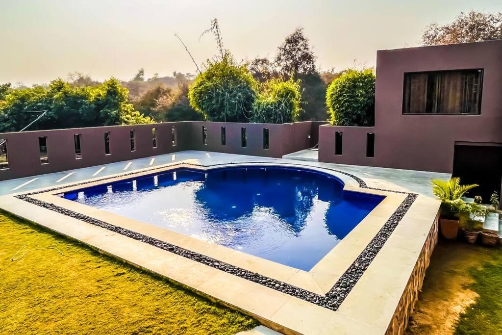 7 BHK Farmhouse in Gurgaon with Swimming Pool, Gurgaon Tarifs 2023