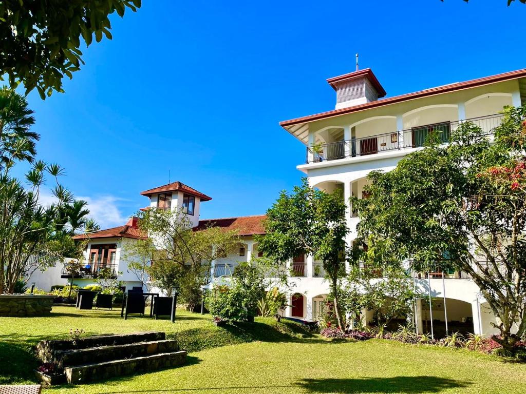 Outdoor view of the main entrance image of Maribelle
