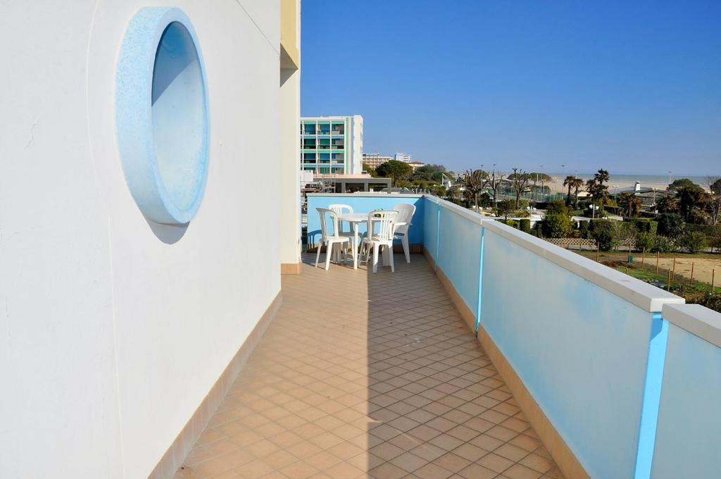 A balcony or terrace at Seafront view studio in Bibione - Beahost
