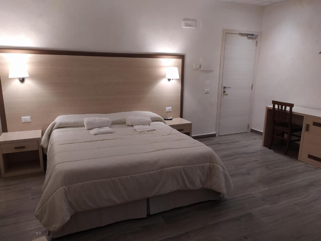 Postel nebo postele na pokoji v ubytování Hotel Holiday