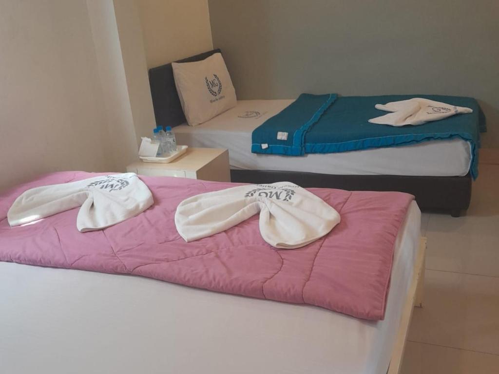 Postel nebo postele na pokoji v ubytování Miracle Gallery Hotel