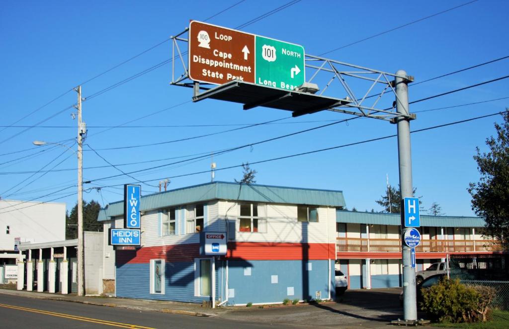 a street sign on a pole next to a building at Heidi's Inn in Ilwaco