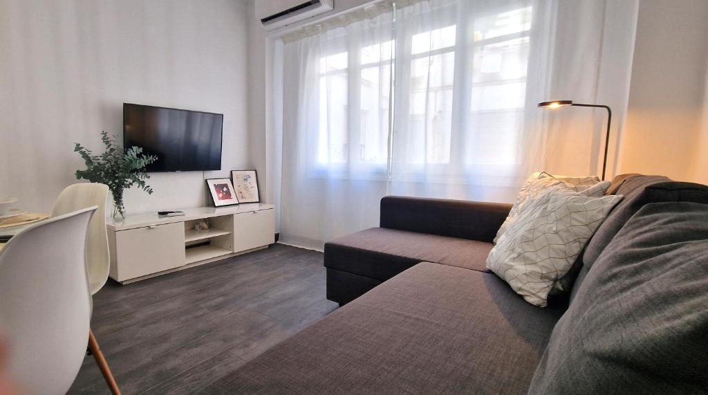 TV a/nebo společenská místnost v ubytování Dionis Silence