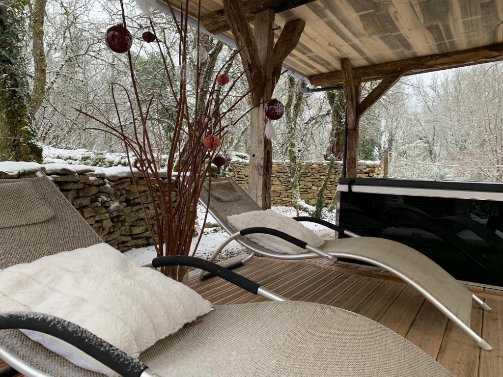 Fotografia z galérie ubytovania cabane lodge avec spa privatif v destinácii Livernon