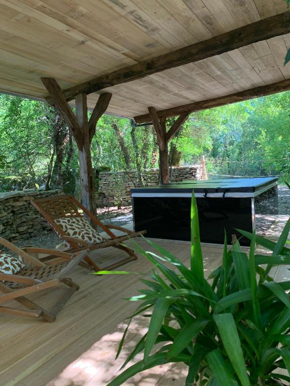 Vonkajšia záhrada v ubytovaní cabane lodge avec spa privatif