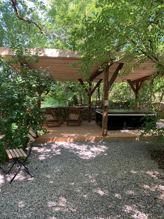 Vonkajšia záhrada v ubytovaní cabane lodge avec spa privatif