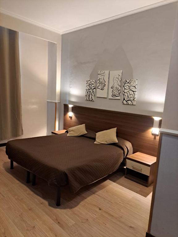 Postel nebo postele na pokoji v ubytování Hotel Leone