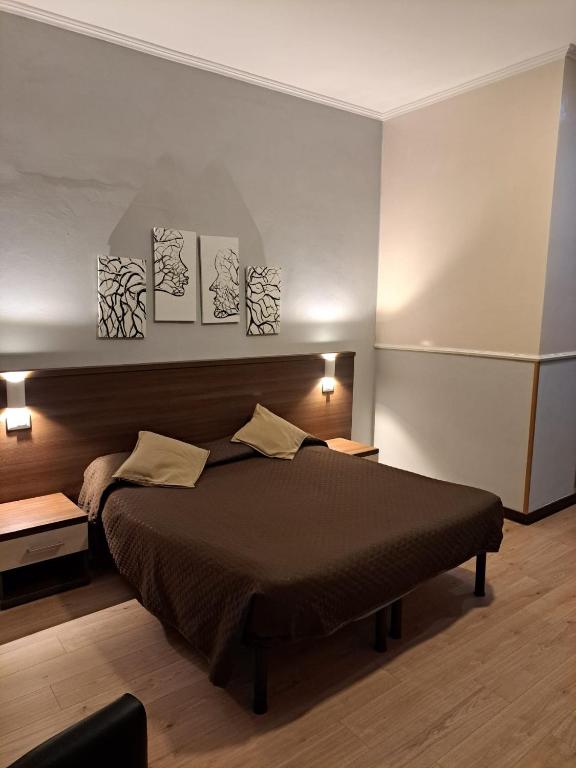 Postel nebo postele na pokoji v ubytování Hotel Leone