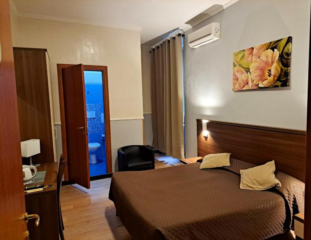 Postel nebo postele na pokoji v ubytování Hotel Leone