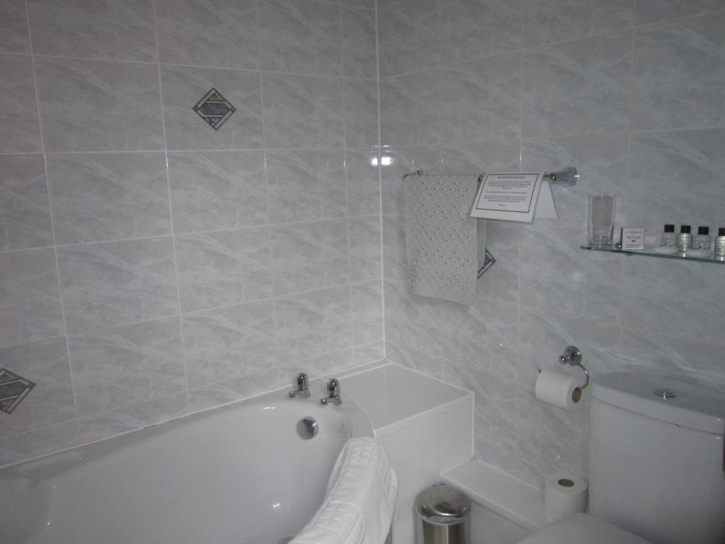 The Old White Lion Hotel 7