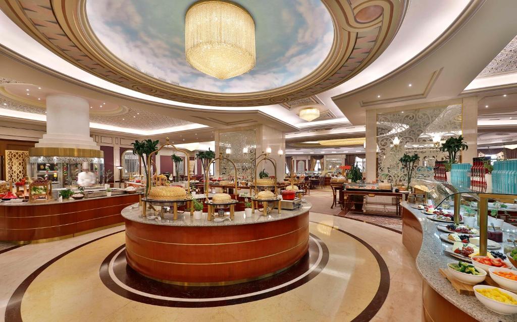 Restaurace v ubytování The Ritz-Carlton, Riyadh