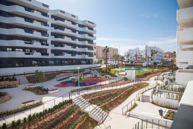 A piscina localizada em BArenales Sun Apart ou nos arredores