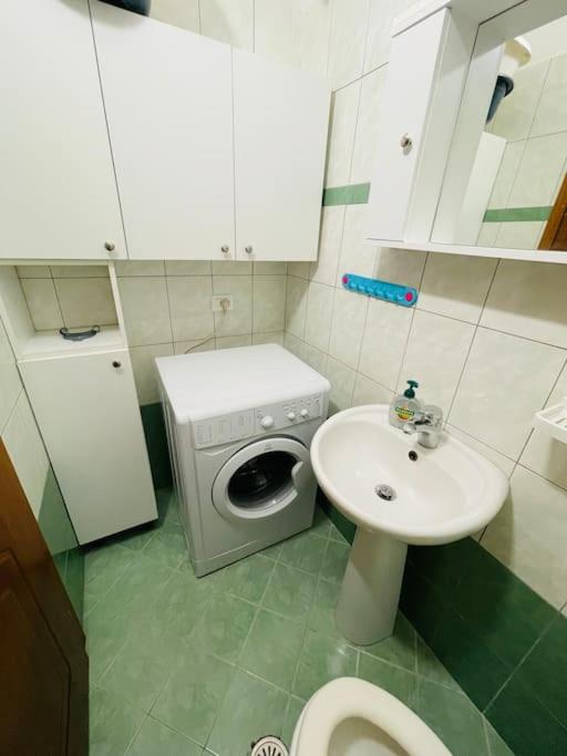 Aleksander’s New and spacious Apartment in Saranda - Imazhi 4