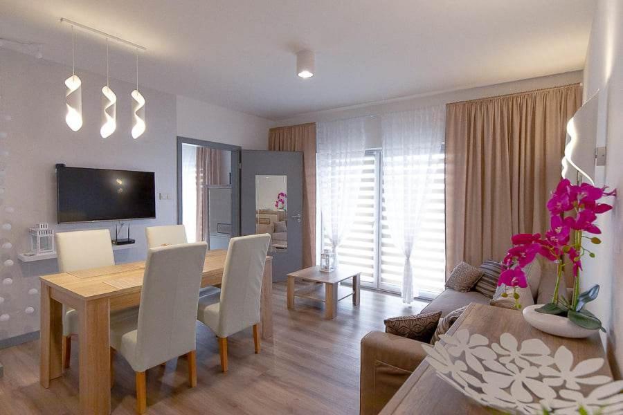 Televízia a/alebo spoločenská miestnosť v ubytovaní Apartament & Spa 5 Mórz