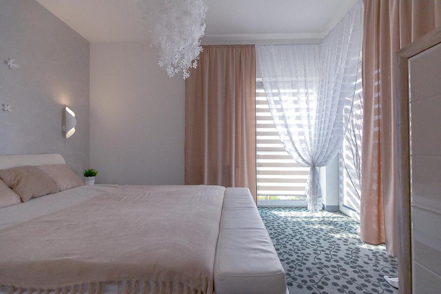 Posteľ alebo postele v izbe v ubytovaní Apartament & Spa 5 Mórz