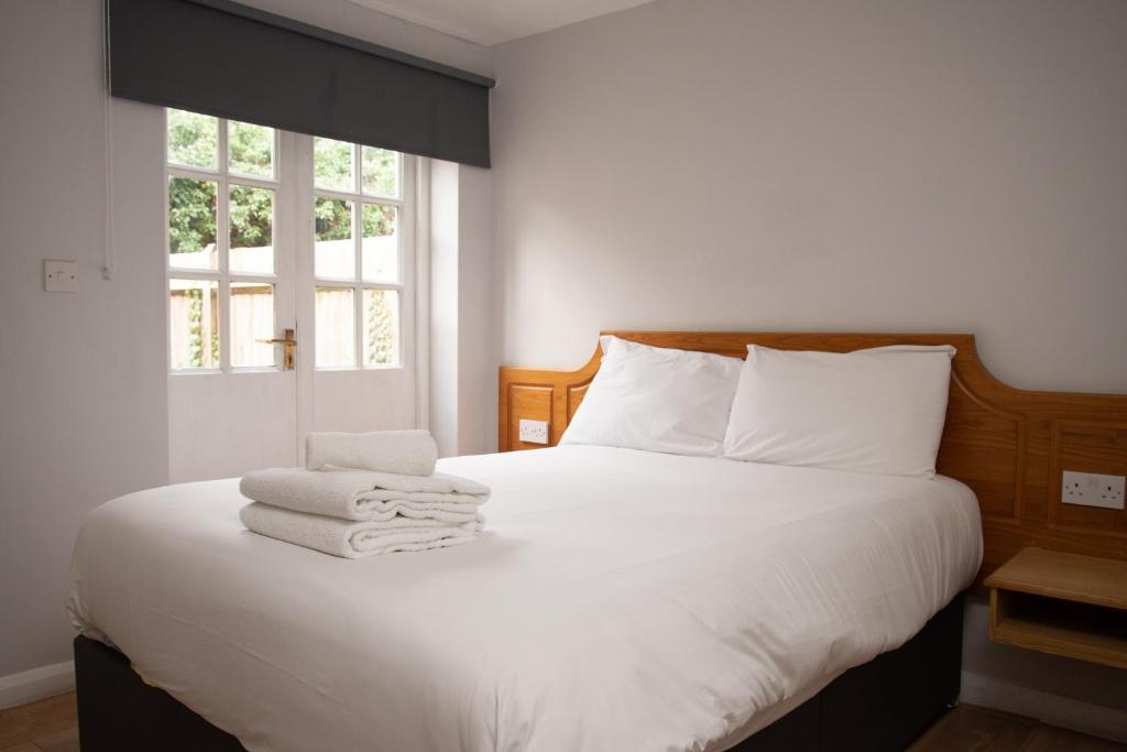Royal Hotel, Bar & Grill - 