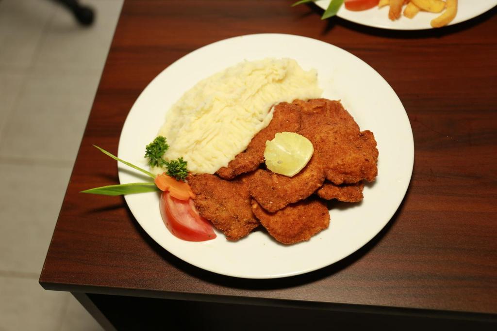 Jídlo v hotelu nebo okolí