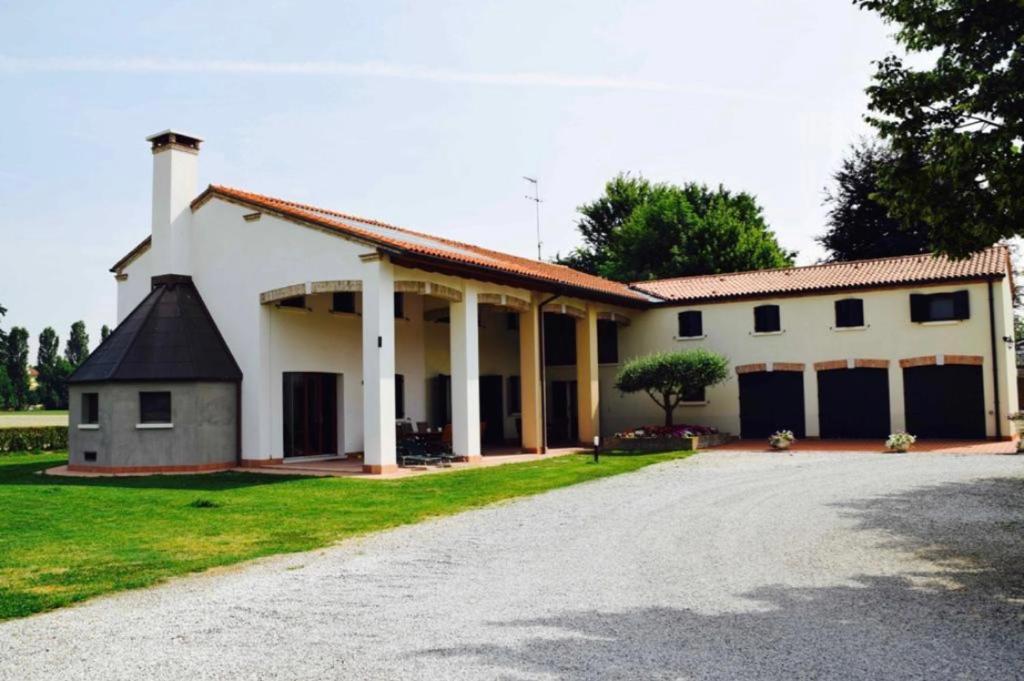 a large white house with columns and a driveway at Bed and Breakfast Ca’ Pisani in Stra