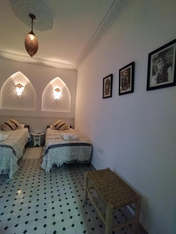 Postel nebo postele na pokoji v ubytování Riad El Arco ROOFTOP POOL & Spa