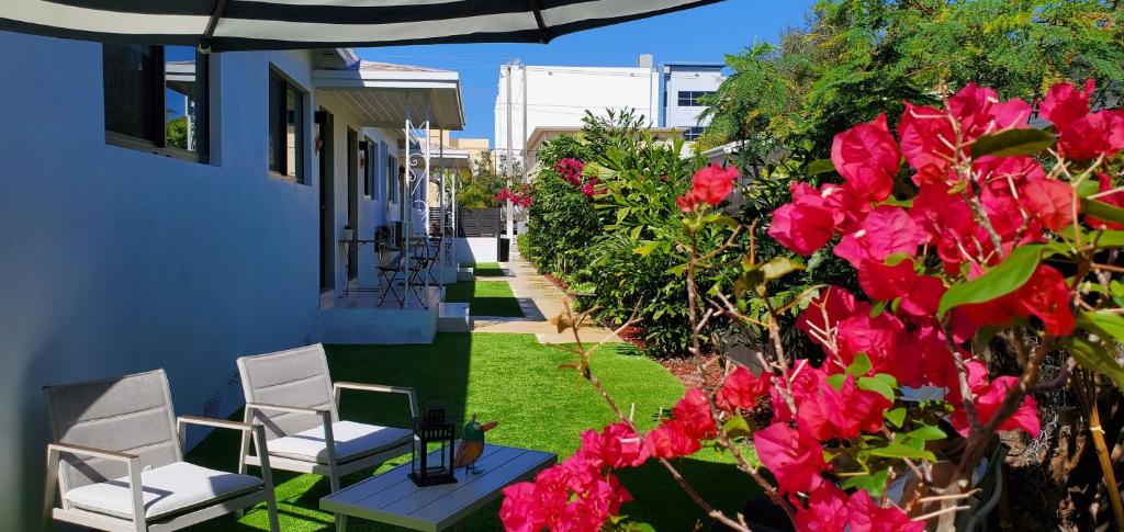 Casa Cuba in Little Havana, Brickell, Calle 8 and 10 minutes to the Beach FREE PARKING photo