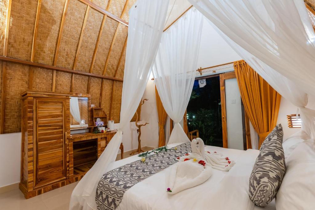 Penida Sunset Ocean View Bungalows - 6