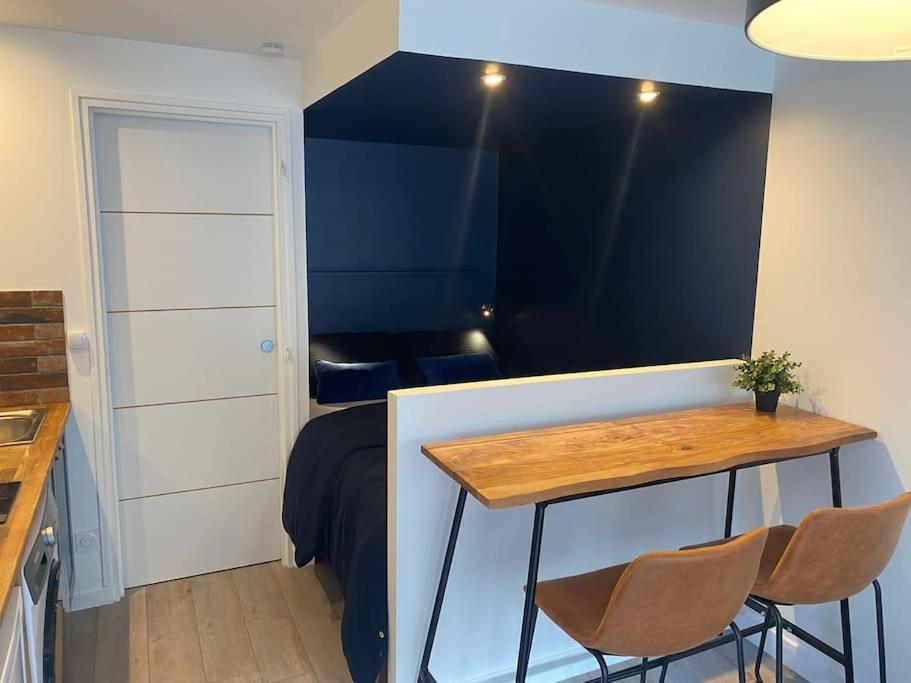 Zdjęcie z galerii obiektu Le Studio bleu à 10 min de Blaye - climatisé w mieście Eyrans-de Soudiac