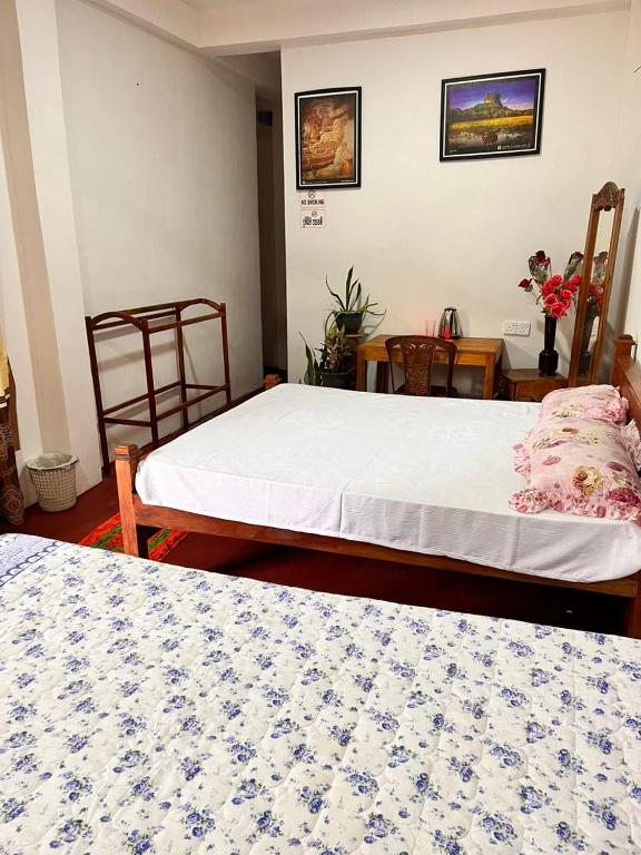 Postel nebo postele na pokoji v ubytování Smashing Inn