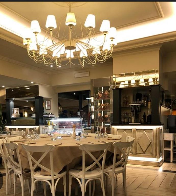 Reštaurácia alebo iné gastronomické zariadenie v ubytovaní Appartamento Vista Mare Stella Marina