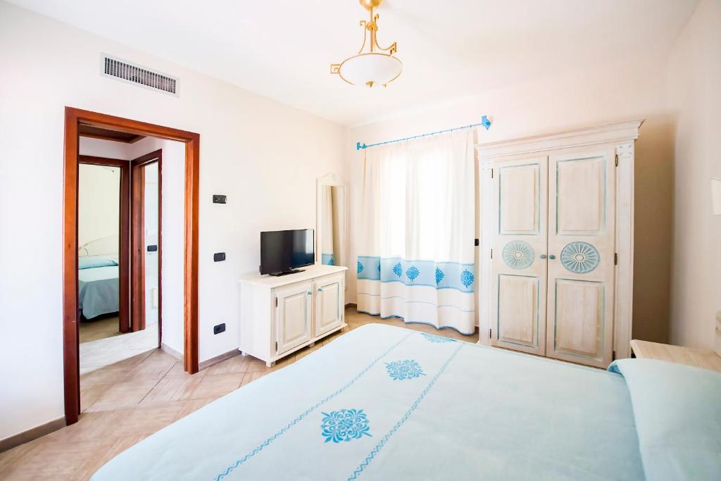 Posteľ alebo postele v izbe v ubytovaní Marina Torre Navarrese Resort