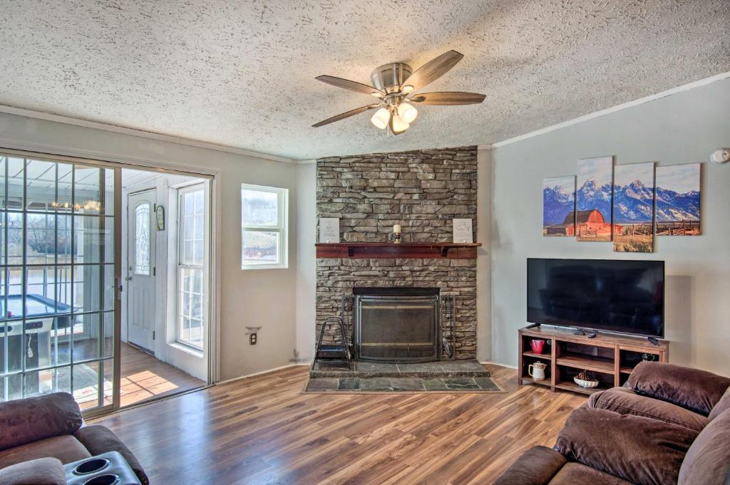 Lakefront Shelby Vacation Rental with Game Room!, Shelby (updated