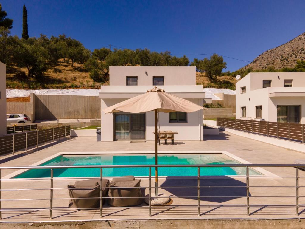 Bazén v ubytování Plataria Sunrise Resort nebo v jeho okolí